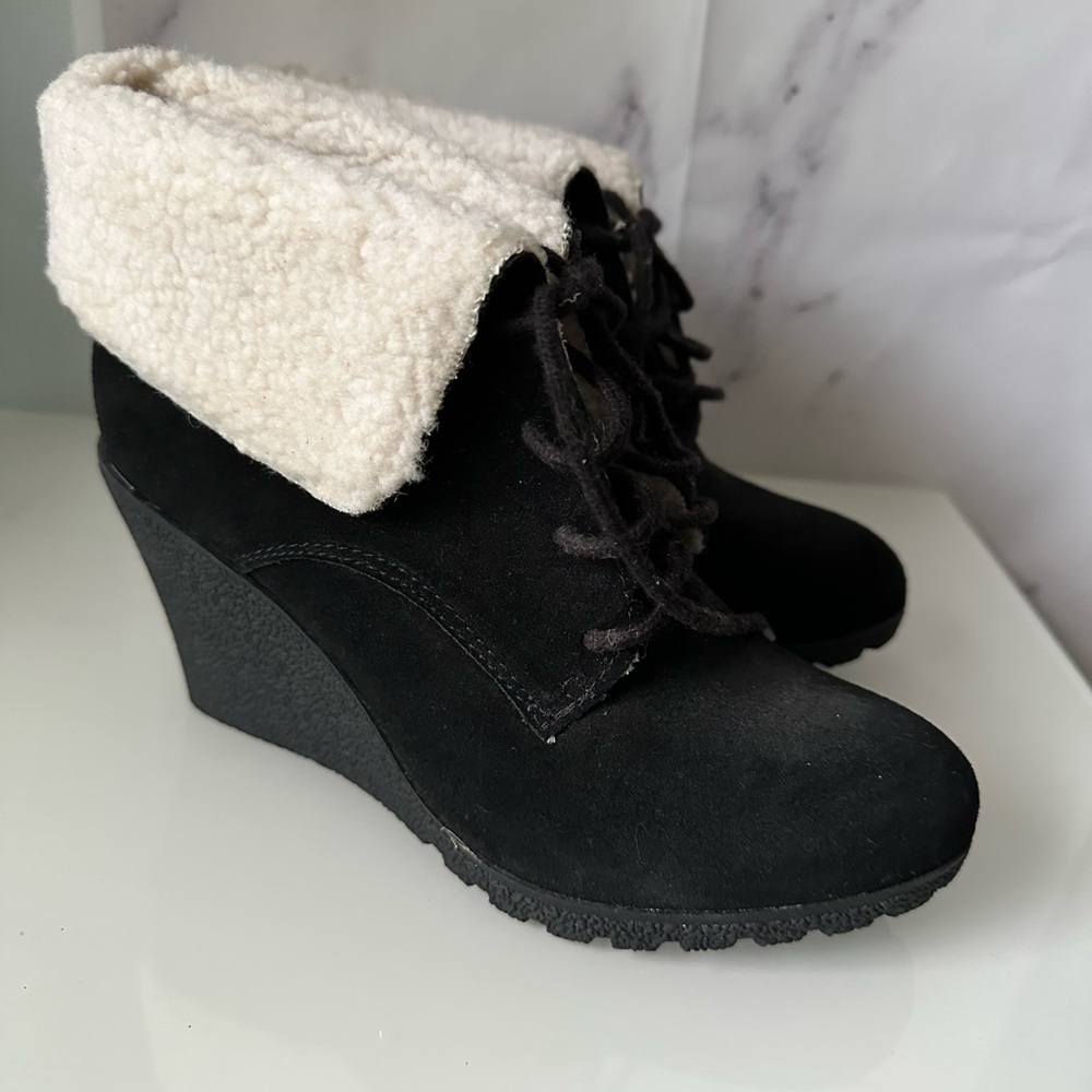 MIA - BLACK/CREAM FAUX FUR LACE UP BOOTIES WOMENS 6.5 - LIKE NEW